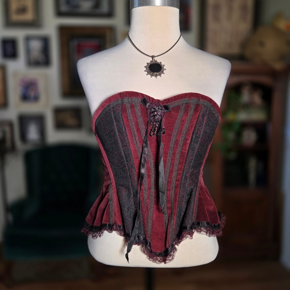 Vintage Y2K Burgundy Velvet and Black Lace Gothic Corset Top Sweetheart Bustier - Picture 3 of 7